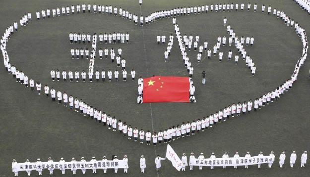 Tianjin: Students from Tianjin Medical University stand in a heart shape while praying for the quake victims in Yushu prefecture of China’s Northwest Qinghai province on April 21, 2010. [Photo/Xinhua]