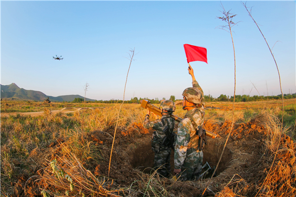 空地对抗第72集团军组织空地对抗演练