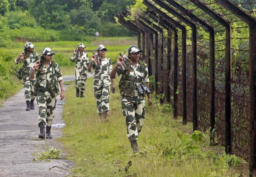 印孟边界附近 印度边防部队一军官掏枪射杀两名同事