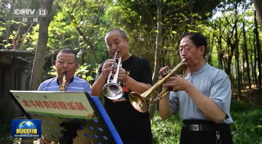 【走向我们的小康生活】重庆：“农民管乐队”的田园交响曲
