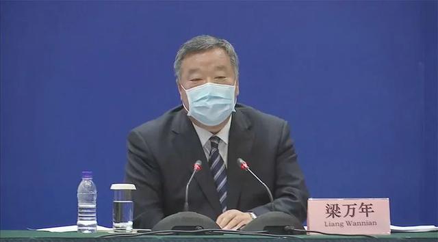 「新冠」听到世卫组织专家对中国疫情防控的评价，翻译小姐姐哽咽了