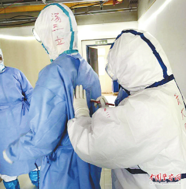 [汤三立]汤三立：方舱医院“社区”的热心片警