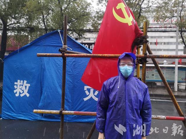 「志愿者」在坚定逆行中成长：湖北保卫战、武汉保卫战中的95后、00后们