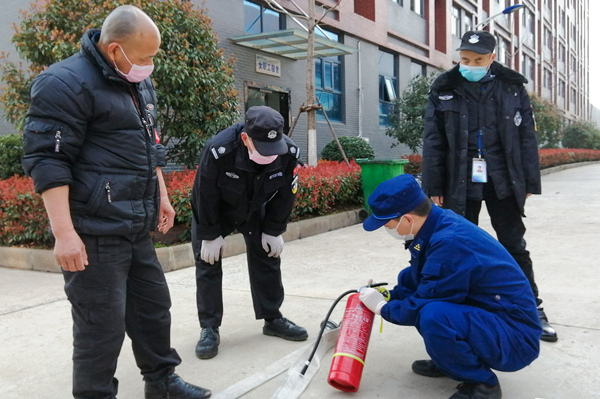 各地消防部门提供安全指导和便民服务消除冬季火灾隐患_新闻频道_央视网(cctv.com)