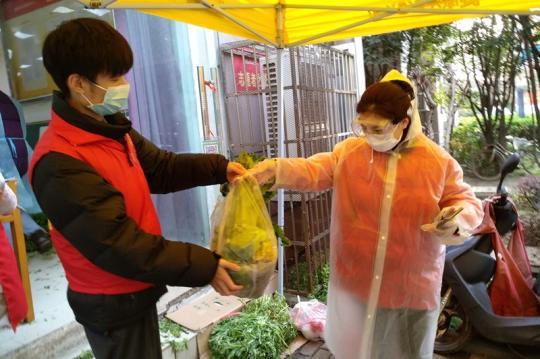 【志愿服务】“志愿服务关爱行动”的武汉剪影:微光成炬温暖一座城