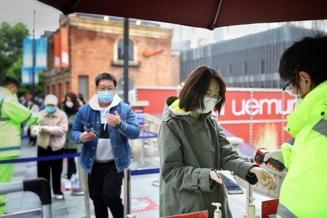 「步行街」武汉标志性步行街楚河汉街恢复营业