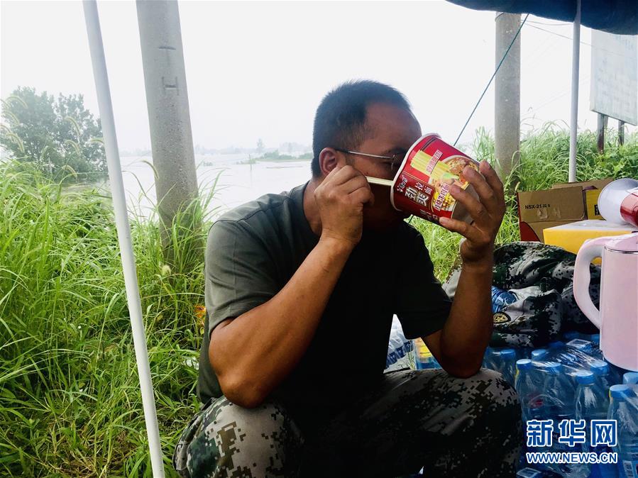 长江大堤|万家灯火明 坝上有神兵——安徽宿松长江大堤上的“守护者联盟”群像