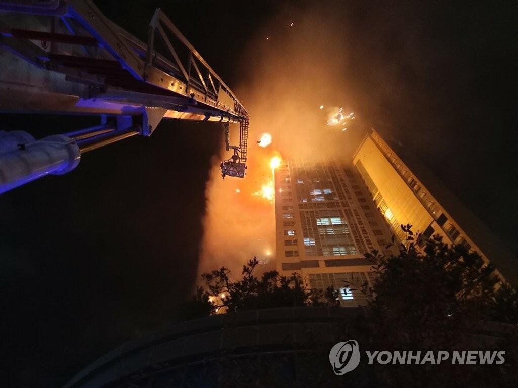 韩国|场面可怕！韩国一33层大楼深夜起火 77人被送医