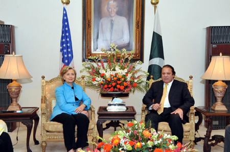 Former&nbsp;Pakistani&nbsp;Prime&nbsp;Minister&nbsp;and&nbsp;the&nbsp;opposition&nbsp;Pakistan&nbsp;Muslim&nbsp;League-Nawaz&nbsp;(PML-N)&nbsp;chief&nbsp;Nawaz&nbsp;Sharif&nbsp;(R)&nbsp;meets&nbsp;with&nbsp;U.S.&nbsp;Secretary&nbsp;of&nbsp;State&nbsp;Hillary&nbsp;Clinton&nbsp;in&nbsp;Lahore,&nbsp;northeast&nbsp;Pakistan,&nbsp;on&nbsp;Oct.&nbsp;29,&nbsp;2009.&nbsp;Clinton&nbsp;arrived&nbsp;in&nbsp;Islamabad&nbsp;on&nbsp;Wednesday&nbsp;morning&nbsp;to&nbsp;start&nbsp;her&nbsp;three-day&nbsp;trip&nbsp;to&nbsp;Pakistan.&nbsp;(Xinhua)&nbsp;