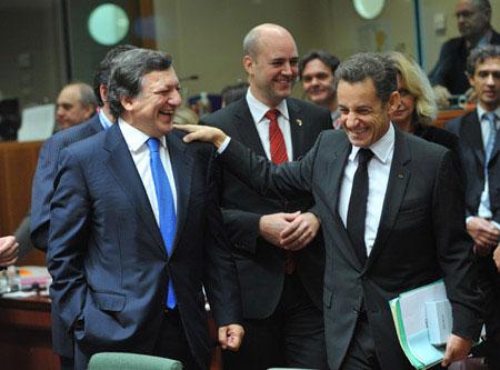 European&nbsp;Commission&nbsp;(EC)&nbsp;President&nbsp;Jose&nbsp;Manuel&nbsp;Barroso,&nbsp;Swedish&nbsp;Prime&nbsp;Minister&nbsp;Fredrik&nbsp;Reinfeldt,&nbsp;whose&nbsp;country&nbsp;is&nbsp;holding&nbsp;the&nbsp;EU&nbsp;Presidency,&nbsp;and&nbsp;French&nbsp;President&nbsp;Nicolas&nbsp;Sarkozy&nbsp;(L&nbsp;to&nbsp;R)&nbsp;talk&nbsp;at&nbsp;the&nbsp;European&nbsp;Union&nbsp;(EU)&nbsp;summit&nbsp;in&nbsp;Brussels,&nbsp;capital&nbsp;of&nbsp;Belgium,&nbsp;Oct.&nbsp;30,&nbsp;2009.(Xinhua/Wu&nbsp;Wei)