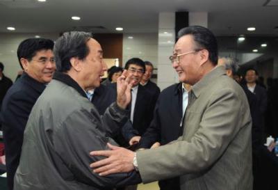 Wu&nbsp;Bangguo&nbsp;(R,&nbsp;front),&nbsp;chairman&nbsp;of&nbsp;the&nbsp;Standing&nbsp;Committee&nbsp;of&nbsp;China's&nbsp;National&nbsp;People's&nbsp;Congress&nbsp;(NPC),&nbsp;inspects&nbsp;the&nbsp;Chinese&nbsp;Academy&nbsp;of&nbsp;Engineering&nbsp;and&nbsp;meets&nbsp;with&nbsp;some&nbsp;academicians&nbsp;in&nbsp;Beijing,&nbsp;capital&nbsp;of&nbsp;China,&nbsp;Nov.&nbsp;4,&nbsp;2009.(Xinhua/Rao&nbsp;Aimin)