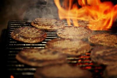 Hamburgers&nbsp;are&nbsp;seen&nbsp;on&nbsp;a&nbsp;barbecue&nbsp;in&nbsp;this&nbsp;undated&nbsp;handout&nbsp;photo.[Agencies]