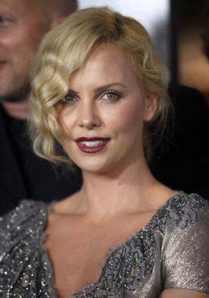South&nbsp;African&nbsp;actress&nbsp;Charlize&nbsp;Theron&nbsp;attends&nbsp;the&nbsp;AFI&nbsp;Fest&nbsp;2009&nbsp;gala&nbsp;screening&nbsp;of&nbsp;"The&nbsp;Road"&nbsp;in&nbsp;Hollywood&nbsp;November&nbsp;4,&nbsp;2009.(Xinhua/Reuters&nbsp;Photo)