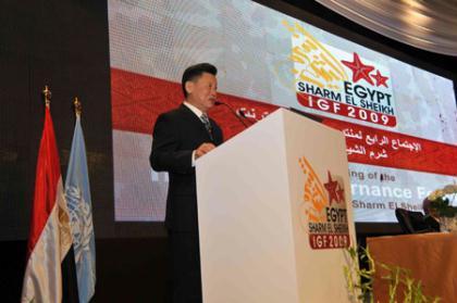 Ambassador&nbsp;Sha&nbsp;Zukang,&nbsp;the&nbsp;UN&nbsp;Under-Secretary-General&nbsp;for&nbsp;Economic&nbsp;and&nbsp;Social&nbsp;Affairs,&nbsp;addresses&nbsp;the&nbsp;fourth&nbsp;version&nbsp;of&nbsp;the&nbsp;Internet&nbsp;Governance&nbsp;Forum&nbsp;(IGF)&nbsp;in&nbsp;Egypt's&nbsp;Red&nbsp;Sea&nbsp;resort&nbsp;of&nbsp;Sharm&nbsp;el-Sheikh&nbsp;on&nbsp;Nov.&nbsp;15.&nbsp;2009.&nbsp;The&nbsp;fourth&nbsp;version&nbsp;of&nbsp;the&nbsp;IGF,&nbsp;a&nbsp;multi-stakeholder&nbsp;dialogue&nbsp;on&nbsp;public&nbsp;policy&nbsp;related&nbsp;to&nbsp;Internet&nbsp;governance&nbsp;issues,&nbsp;kicked&nbsp;off&nbsp;in&nbsp;Sharm&nbsp;el-Sheikh&nbsp;on&nbsp;Sunday,&nbsp;with&nbsp;the&nbsp;participation&nbsp;of&nbsp;1,500&nbsp;delegates&nbsp;from&nbsp;100&nbsp;countries&nbsp;and&nbsp;regions&nbsp;around&nbsp;the&nbsp;world.&nbsp;(Xinhua/Chen&nbsp;Gongzheng)