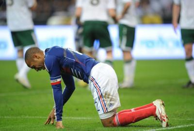 French&nbsp;striker&nbsp;and&nbsp;team&nbsp;captain&nbsp;Thierry&nbsp;Henry&nbsp;reacts&nbsp;in&nbsp;their&nbsp;World&nbsp;Cup&nbsp;qualifying&nbsp;playoff&nbsp;return&nbsp;leg&nbsp;match&nbsp;against&nbsp;Ireland&nbsp;at&nbsp;the&nbsp;Stade&nbsp;de&nbsp;France&nbsp;stadium&nbsp;in&nbsp;Saint&nbsp;Denis&nbsp;on&nbsp;Wednesday,&nbsp;November&nbsp;18,&nbsp;2009.&nbsp;[Photo:&nbsp;sports.sina.com.cn]