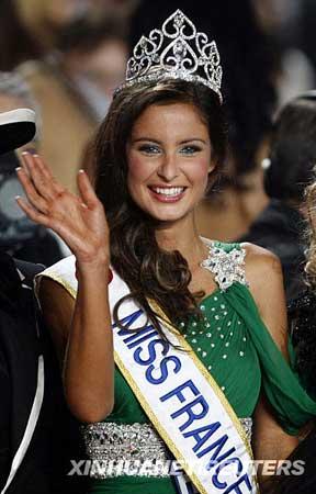 Malika Menard is crowned Miss France 2010, in Nice, southeastern France, Saturday, Dec. 5, 2009.(Xinhua/Reuters Photo)
