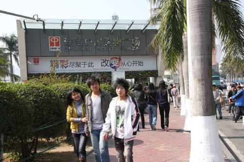 Neighboring Macao, the city of Zhuhai in southern China's Guangdong province has become a shopping paradise for Macao residents.