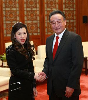 Wu&nbsp;Bangguo&nbsp;(R),&nbsp;chairman&nbsp;of&nbsp;the&nbsp;Standing&nbsp;Committee&nbsp;of&nbsp;the&nbsp;National&nbsp;People's&nbsp;Congress&nbsp;(NPC)&nbsp;of&nbsp;China,&nbsp;meets&nbsp;with&nbsp;Thai&nbsp;Princess&nbsp;Chulabhorn&nbsp;in&nbsp;Beijing,&nbsp;China,&nbsp;Dec.&nbsp;15,&nbsp;2009.&nbsp;Princess&nbsp;Chulabhorn&nbsp;is&nbsp;leading&nbsp;a&nbsp;delegation&nbsp;here&nbsp;to&nbsp;stage&nbsp;a&nbsp;gala,&nbsp;"the&nbsp;Fourth&nbsp;Gala&nbsp;of&nbsp;China-Thailand:&nbsp;Two&nbsp;Lands,&nbsp;One&nbsp;Heart."&nbsp;(Xinhua/Pang&nbsp;Xinglei)