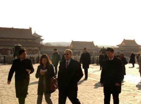 Jamaican Prime Minister Bruce Golding (R2 Front) visits the Forbidden City in Beijing, capital of China, Feb. 2, 2010. Golding arrived in Beijing on Monday for his first official visit to China since taking office in 2007. (Xinhua/Ding Lin) 