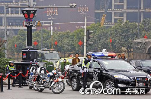 晚上110和122报警服务台将全面割切,以后发生交通事故将直接拨110报警