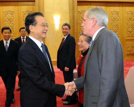 Chinese&nbsp;Premier&nbsp;Wen&nbsp;Jiabao&nbsp;(L)&nbsp;shakes&nbsp;hands&nbsp;with&nbsp;a&nbsp;foreign&nbsp;expert&nbsp;at&nbsp;a&nbsp;meeting&nbsp;with&nbsp;more&nbsp;than&nbsp;20&nbsp;representatives&nbsp;of&nbsp;foreign&nbsp;experts,&nbsp;who&nbsp;have&nbsp;helped&nbsp;in&nbsp;China's&nbsp;social&nbsp;progress,&nbsp;in&nbsp;Beijing,&nbsp;capital&nbsp;of&nbsp;China,&nbsp;Feb.&nbsp;9,&nbsp;2010.(Xinhua/Li&nbsp;Tao)