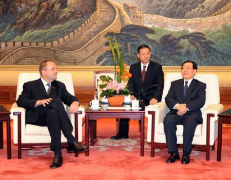 Wang&nbsp;Gang&nbsp;(R),&nbsp;vice&nbsp;chairman&nbsp;of&nbsp;the&nbsp;National&nbsp;Committee&nbsp;of&nbsp;the&nbsp;Chinese&nbsp;People's&nbsp;Political&nbsp;Consultative&nbsp;Conference&nbsp;(CPPCC),&nbsp;meets&nbsp;with&nbsp;a&nbsp;delegation&nbsp;of&nbsp;Montenegro's&nbsp;Democratic&nbsp;Party&nbsp;of&nbsp;the&nbsp;Socialists&nbsp;(DPS)&nbsp;led&nbsp;by&nbsp;the&nbsp;Party's&nbsp;Vice&nbsp;President&nbsp;and&nbsp;Deputy&nbsp;Speaker&nbsp;of&nbsp;the&nbsp;country's&nbsp;parliament&nbsp;Zeljko&nbsp;Sturanovic&nbsp;(L),&nbsp;in&nbsp;Beijing,&nbsp;China,&nbsp;Feb.&nbsp;9,&nbsp;2010.&nbsp;(Xinhua/Zhang&nbsp;Duo)