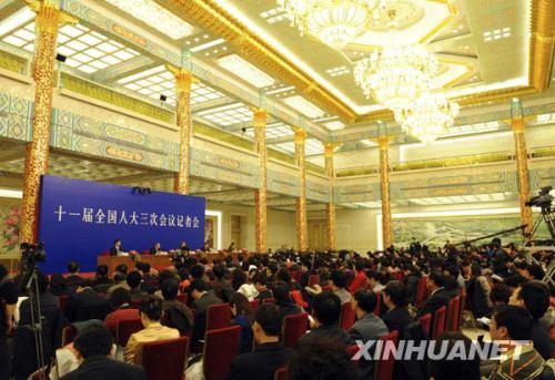 A press conference on energy-saving emission reduction and climate change is held on the sidelines of the Third Session of the 11th National People's Congress in Beijing, capital of China, March 10, 2010.(Xinhua/Yang Chun)