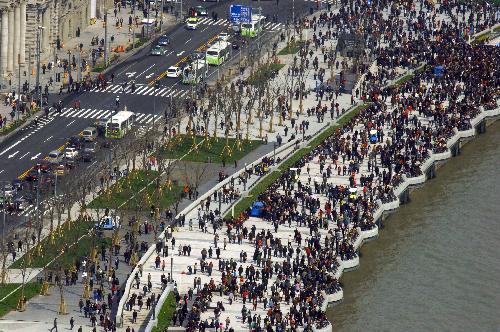 Photo taken on March 28, 2010 shows the overlook scenery of the Bund in Shanghai, east China. The Bund of Shanghai reopened Sunday after nearly three years of renovation designed to improve the landscape and facilities for visitors to the World Expo.(Xinhua/Zhu Lan)