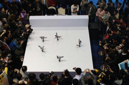 Dancing robots attract the attention of many visitors at a hi-tech fair in Chongqing, southwest China, April 8, 2010. The 9th Chongqing Hi-tech Fair, also a 5th China international exhibition of technologies for both military and civilian use, opened Thursday in Chongqing. A total of 170 delegations and 1603 enterprises with more than 13000 projects took part in the fair which will last till April 11, 2010. (Xinhua/Chen Cheng)