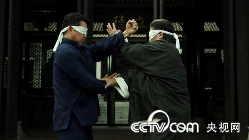 《叶问前传》洪金宝与元彪蒙眼对打图片