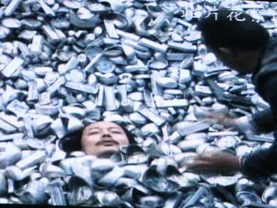《<em>让子弹飞</em>》葛优被活埋 与苗圃有激烈情戏-