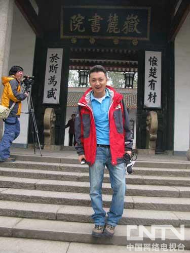 《动物狂欢节》主持人:生活中的小尼-《动物狂