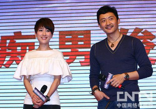 马苏亮相《女人如花》发布会 引发美女争夺战