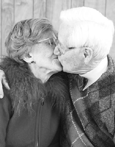 [两性]老人性爱顺其自然 助老人长寿