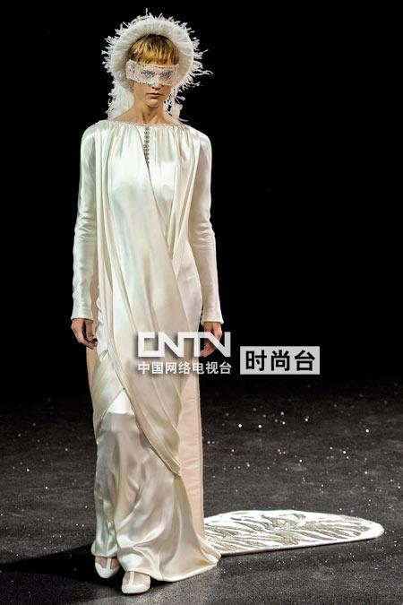 chanel2011秋冬高级定制秀夜行视频独一无二猴女郎爬种图片