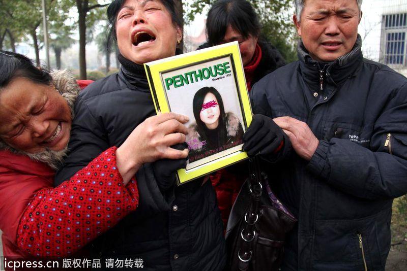 夺命黑的 年轻女子被巨石沉尸(图)_粤语台