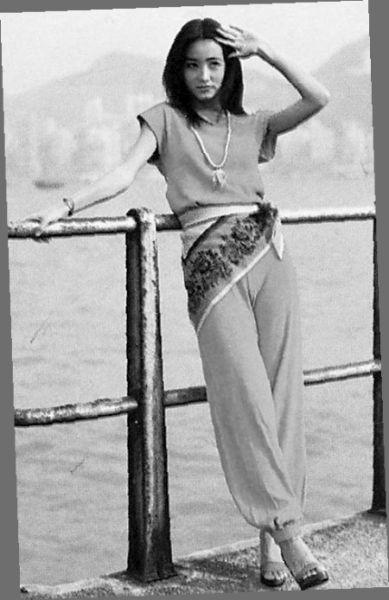 林青霞时尚旧照惊艳网友:确定不是2012杂志封