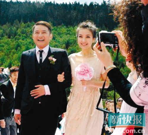  李维嘉吴昕 7月上旬登记结婚? 女方:没谱的事_