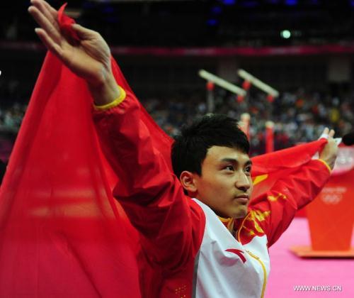 لندن 7 أغسطس 2012 (شينخوا) سجل اللاعب الصينى 15.966 نقطة ليفوز بذهبية المتوازيين للرجال فى أولمبياد لندن هنا اليوم(الثلاثاء .<br>وحصل الألمانى مارسيل نجوين على الفضية (15.800 نفطة) ، فيما حصل الفرنسى هاميلتون سابو على البرونزية 15.566 نقطة .<br>