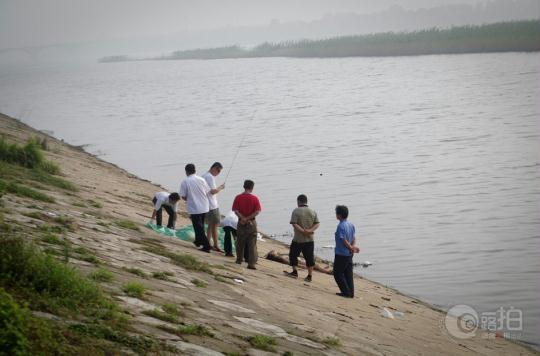 长沙湘江发现一具年轻<em>女尸</em> 胸罩脱落<em>下身</em>赤裸