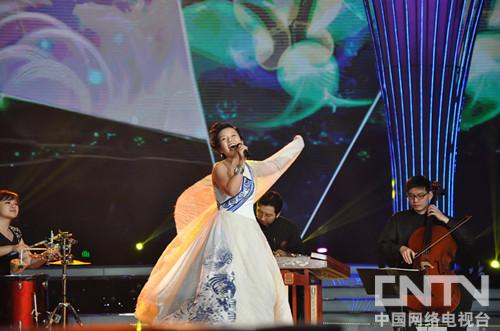<em>龚琳娜</em>载歌载舞激情演绎《<em>帅女人</em>》-2012梦想