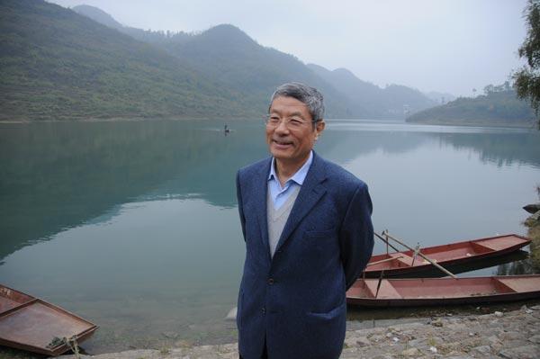 著名散文家梁衡赴贵州普定探访亚洲文明之灯