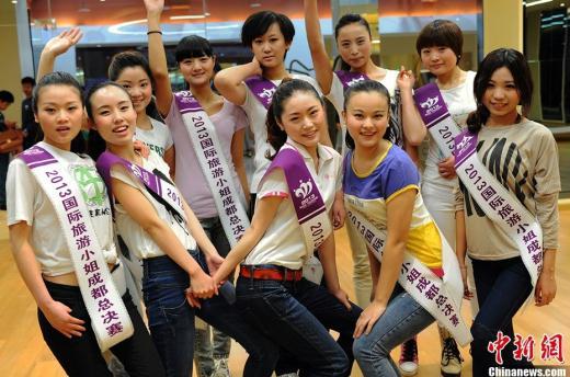 国际旅游小姐成都赛区选手体验运动休闲生活(