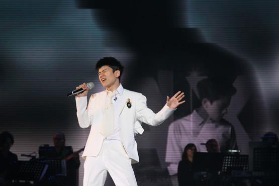 word:张杰广州演唱会挑战惊险魔术 from