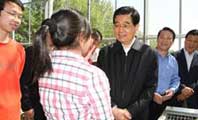 President Hu Jintao meets agricultural students