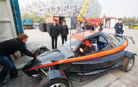 A&nbsp;sports&nbsp;car&nbsp;for&nbsp;the&nbsp;ongoing&nbsp;Race&nbsp;of&nbsp;Champions&nbsp;arrives&nbsp;at&nbsp;the&nbsp;National&nbsp;Stadium,&nbsp;or&nbsp;Bird's&nbsp;Nest,&nbsp;last&nbsp;Wednesday.&nbsp;The&nbsp;three-day&nbsp;event&nbsp;will&nbsp;conclude&nbsp;today&nbsp;in&nbsp;the&nbsp;capital.&nbsp;[China&nbsp;Daily/Yang&nbsp;Shizhong]