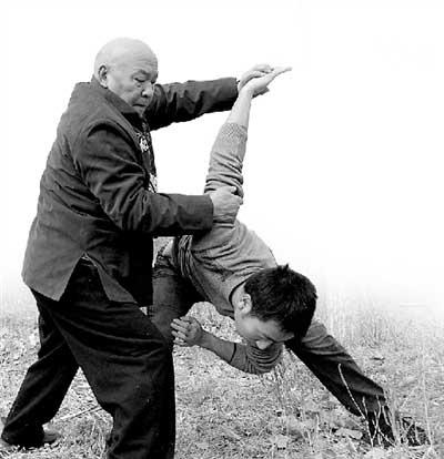 Shi Yonghan exercises with his grandson