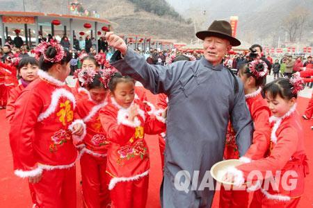Two-century-old&nbsp;folk&nbsp;custom&nbsp;recreated&nbsp;on&nbsp;real-life&nbsp;stage