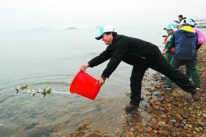Volunteers promote water saving, environment at Miyun Reservoir