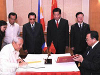 Máximo asesor político de China se reúne con presidente del Senado de Filipinas 